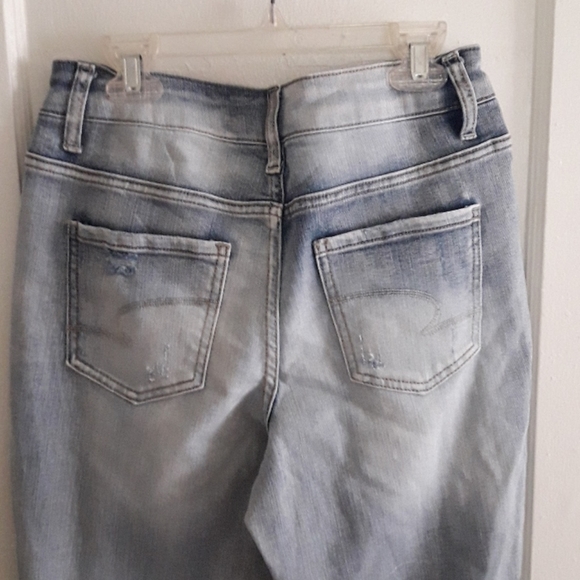 Time and Tru Cropped Stretchy Jeans - Picture 4 of 6
